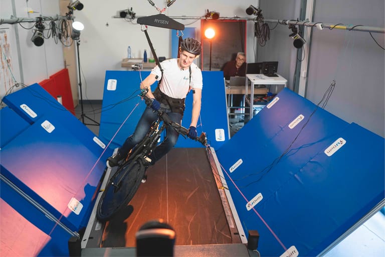 Scientists tried to make a bunch of cyclists crash – here's why