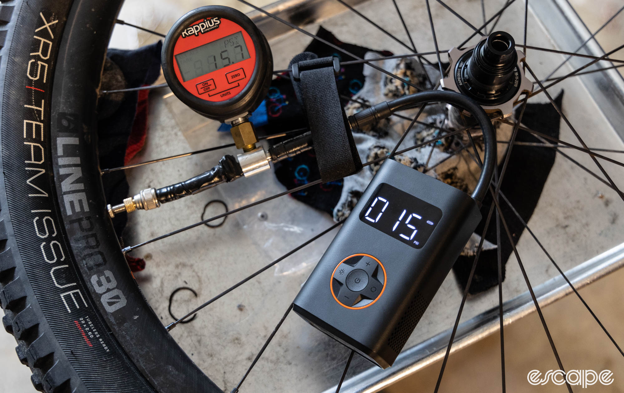 Best-portable-cordless-tyre-inflators-threaded-2024-dave-rome-2