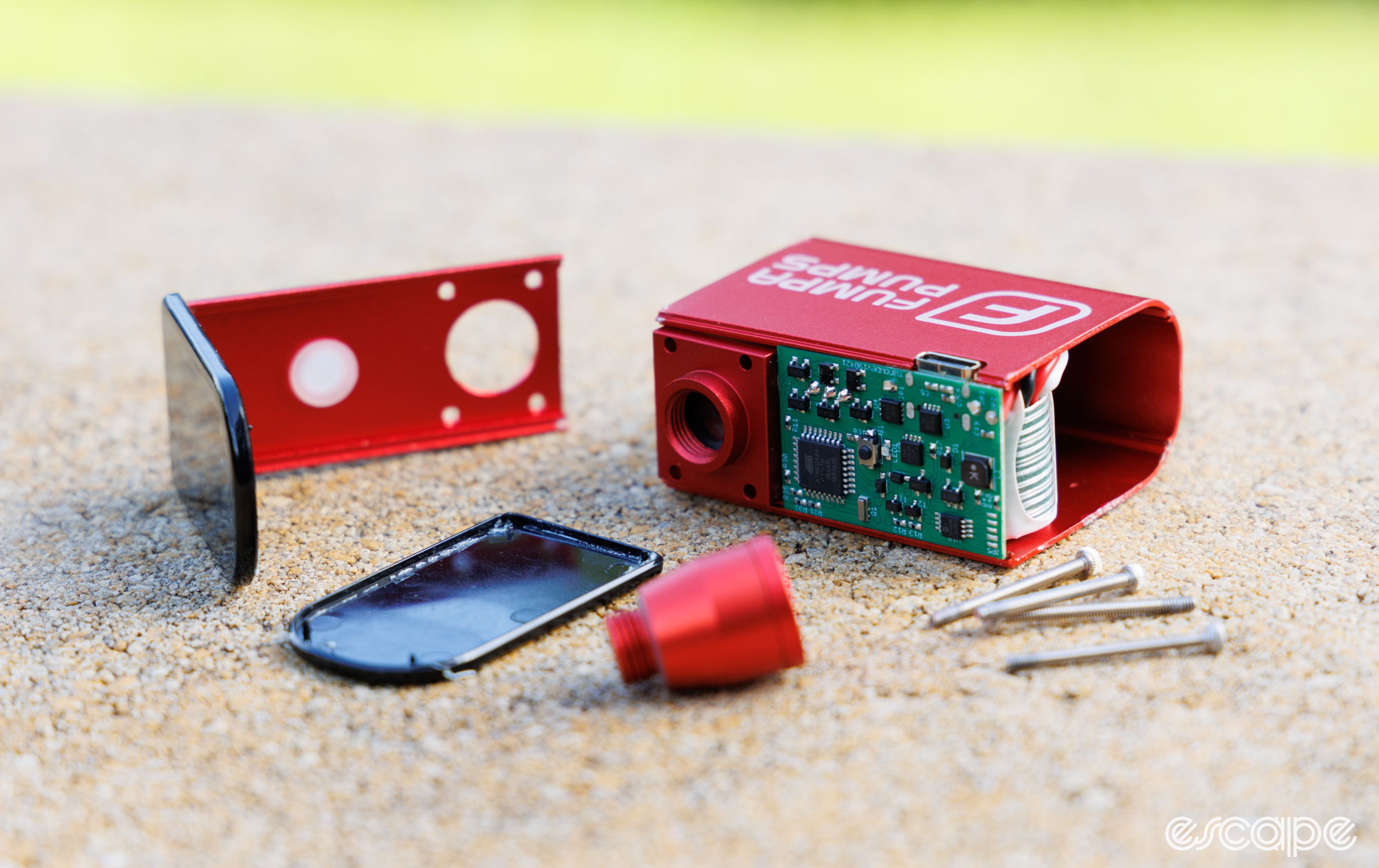 Best-portable-cordless-tyre-inflators-threaded-2024-dave-rome-25