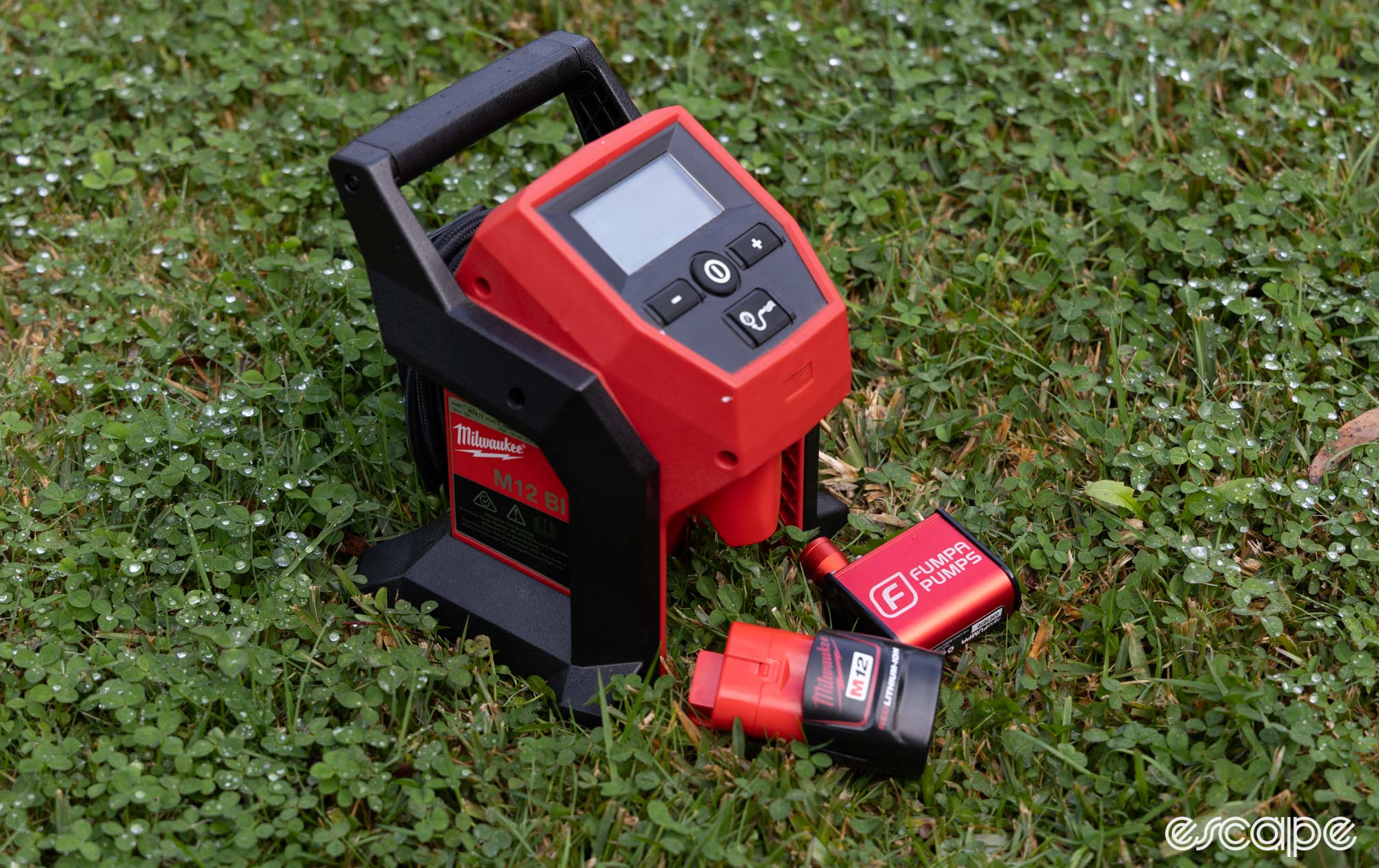 Best-portable-cordless-tyre-inflators-threaded-2024-dave-rome-4